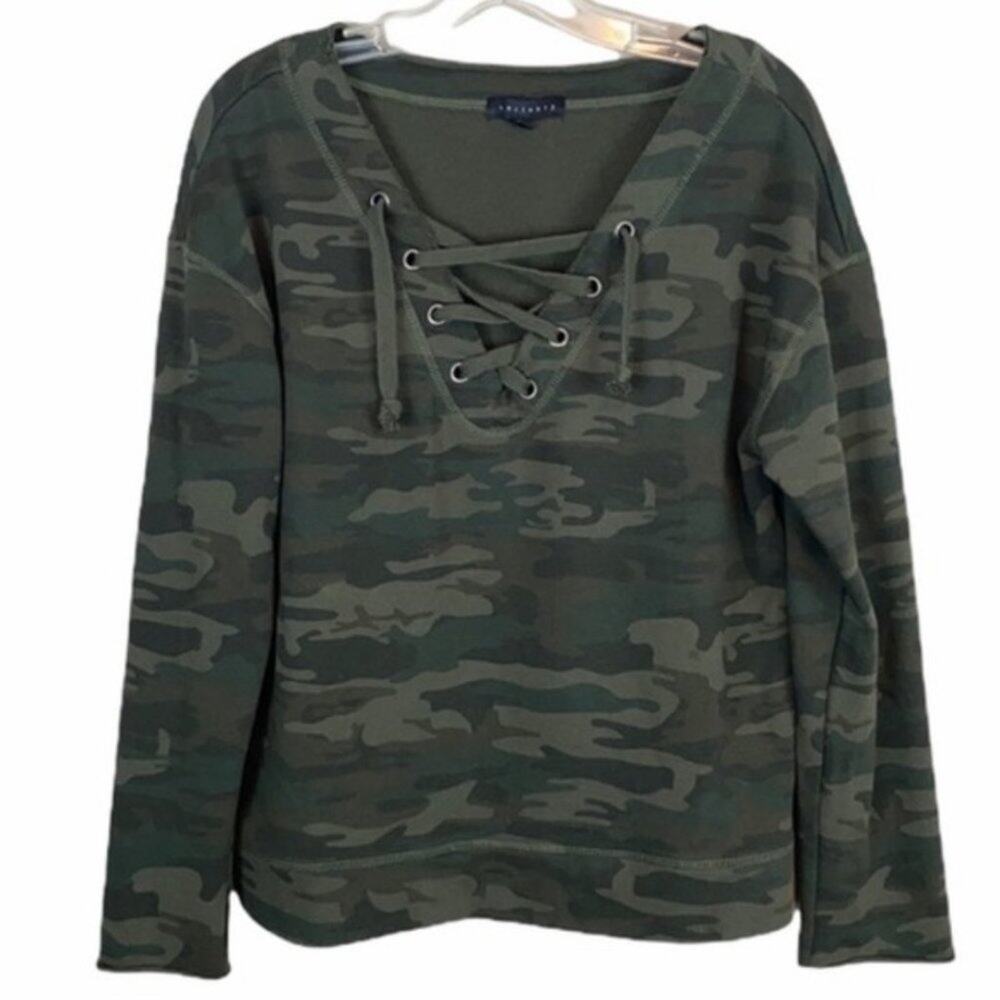 SANCTUARY Raw Hem Lace Up Front Camo Sweatshirt Medium